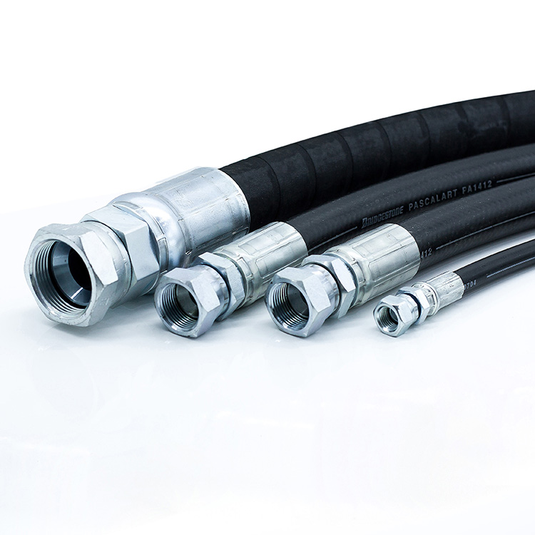 Internal threaded hoses in engine cooling system increase heat dissipation area and improve heat exc