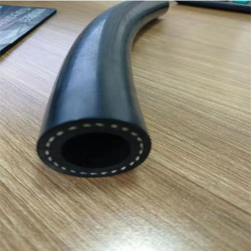 Industrial-grade chemical hose with an EPDM outer layer, resistant to ozone and aging